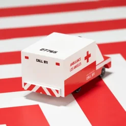 Ambulance Van (E762) 8,4X4,1X5,1Cm, Wooden Diecast, In Giftbox,