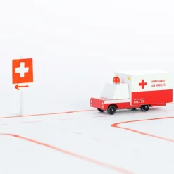 Ambulance Van (E762) 8,4X4,1X5,1Cm, Wooden Diecast, In Giftbox,