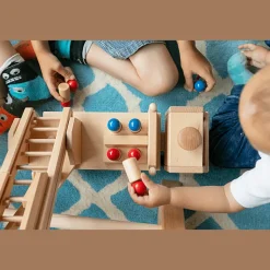 Houten brandweerwagen met 6 popjes