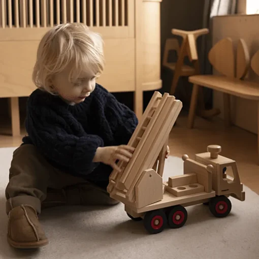 Houten brandweerwagen met 6 popjes