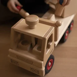 Houten brandweerwagen met 6 popjes