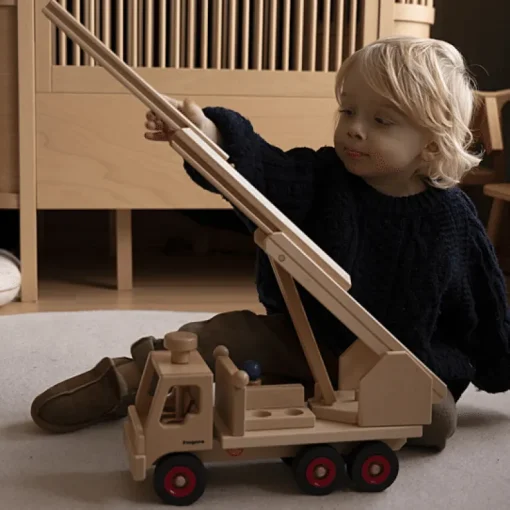 Houten brandweerwagen met 6 popjes
