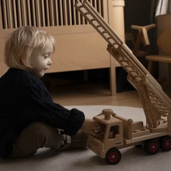 Houten brandweerwagen met 6 popjes