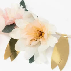 Slinger Rose Blossom Garland